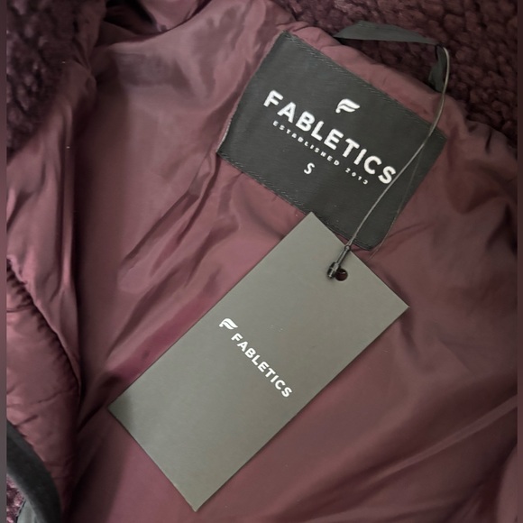 Fabletics Tahoe teddy jacket oxblood/black size small - Picture 4 of 4